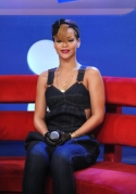 Rihanna BET Hard (2)